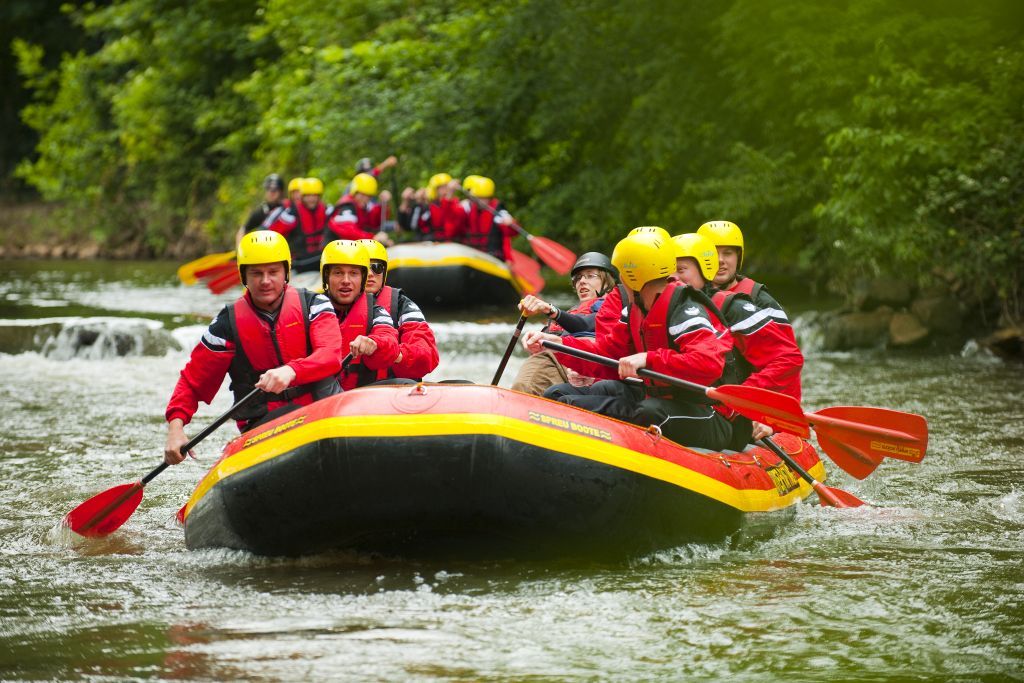 Mit Booten durch Kurven und Gefälle bietet das River Rafting auf Erft und Rhein..
Copyright: (c) Foto: Oliver Franke, Tourismus NRW e.V.