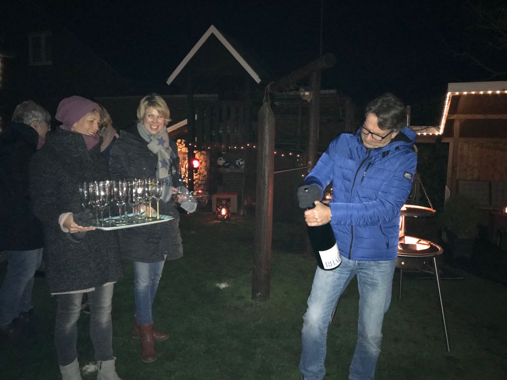 Weihnachtsmarkt-Feierabendbiergruppe