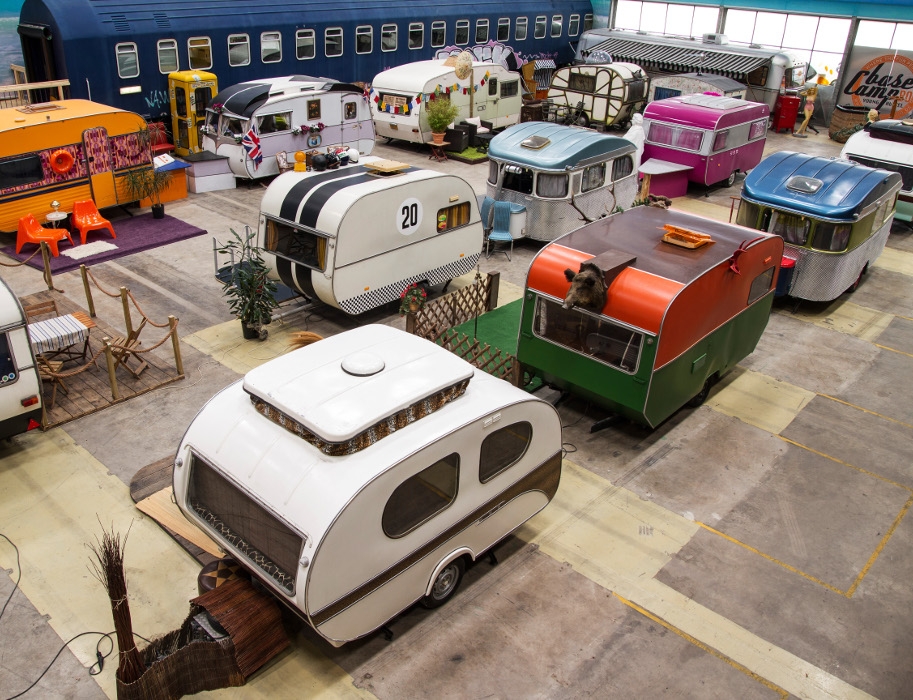Viele Wohnwagen im BaseCamp in Bonn, © BaseCamp Young Hostel Bonn